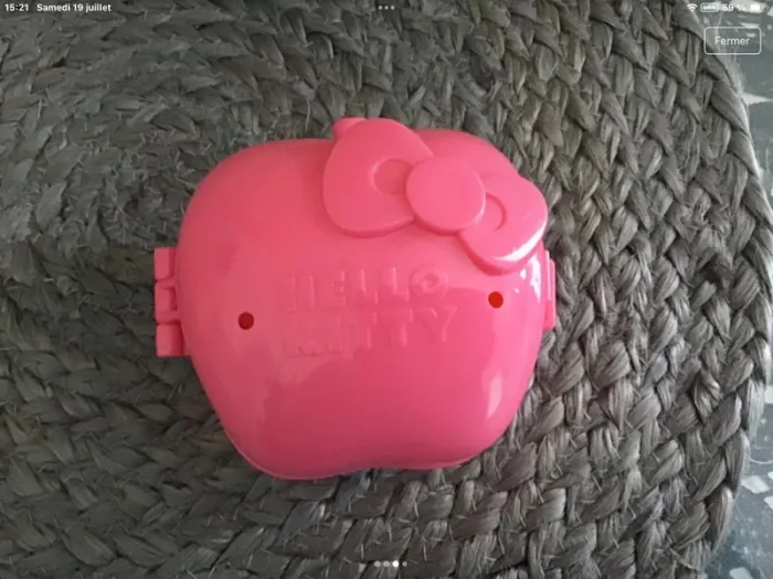 Hello kitty boite pomme et figurine - photo numéro 3