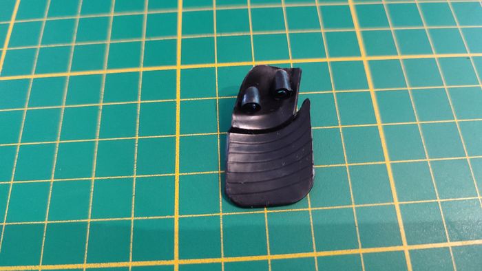 Bavette en caoutchouc gauche 96-2 numéro 96 n°96 pièce détachée Citroën 2CV 2 CV Charleston 1/8 1:8