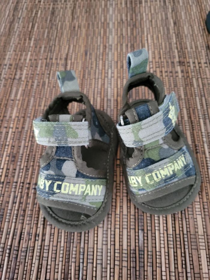 Sandales kaki avec scratchs 0/3 mois