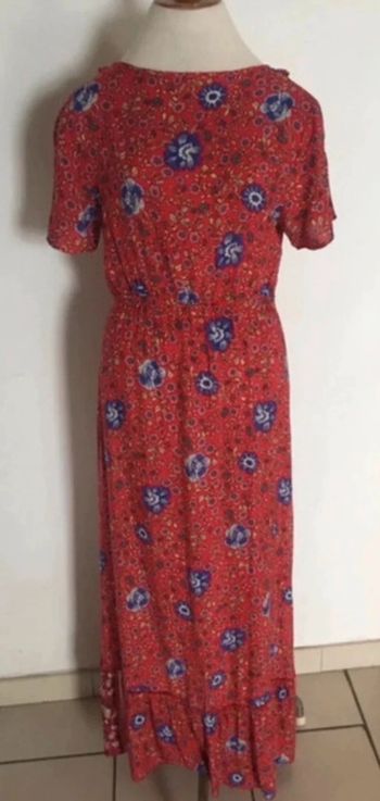 Jolie robe longue, fleurie taille 38