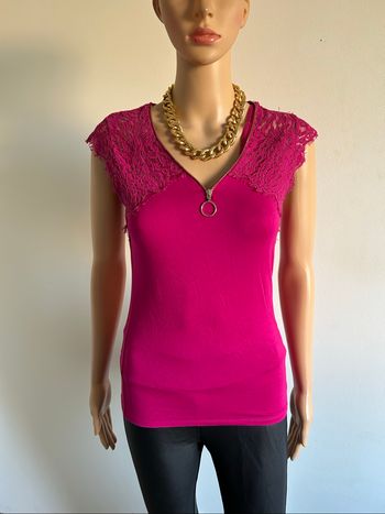 Haut rose fuchsia avec dentelle Morgan taille XS TBE