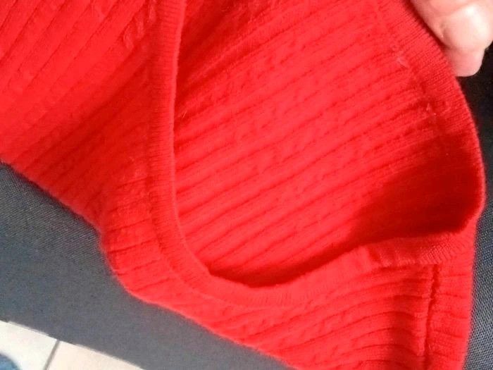 Très jolie pull demie saison rouge tressé - photo numéro 7