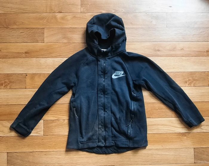 Veste Nike 12/13 ans très abîmée