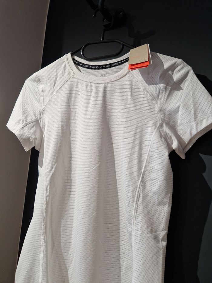 Tee-shirt sport H&M neuf - photo numéro 2
