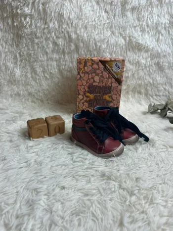 Paire de chaussures bordeaux Stones and Bones taille 20