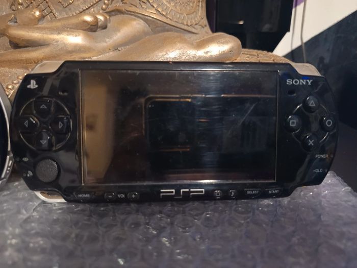 LOT 2 PSP vendu pour pièces détachées En l'état ne fonctionne pas - photo numéro 4
