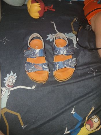 Claquettes /sandales kickers