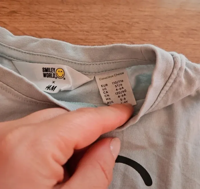 T-shirt garçon smiley h&m 6 ans - photo numéro 2