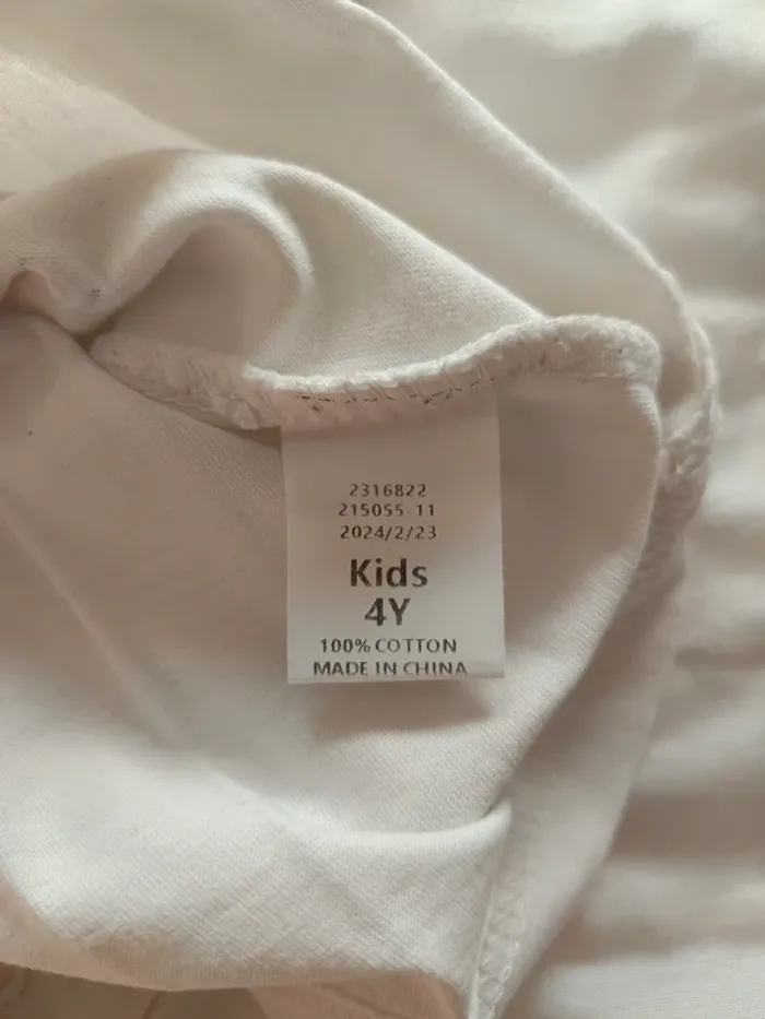 T shirt 4 ans neuf - photo numéro 2