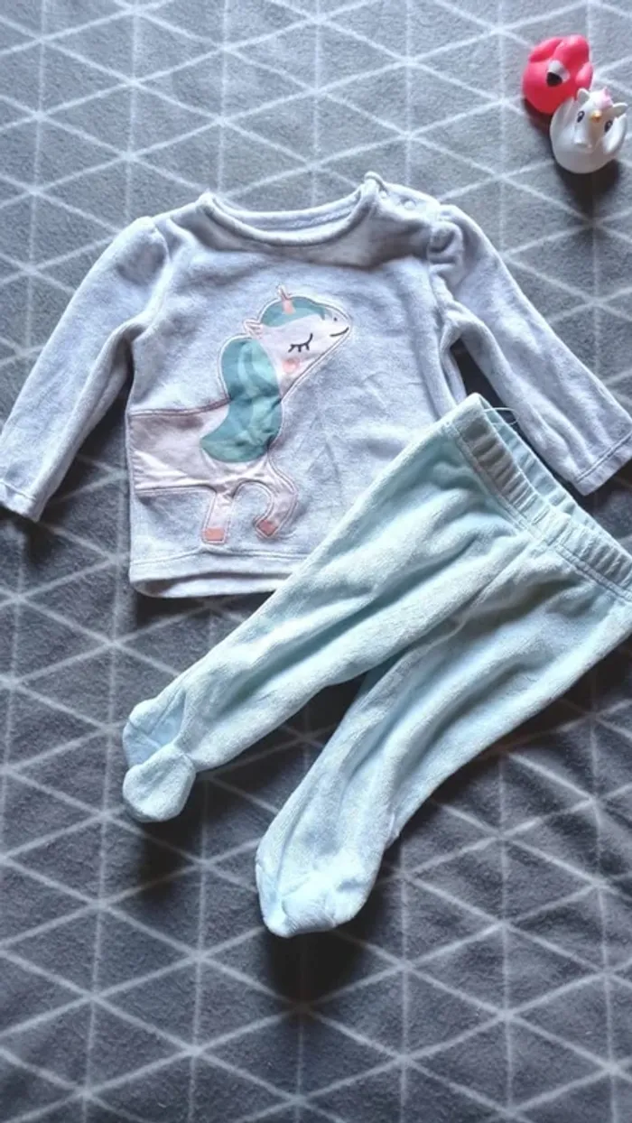 🦄 Lot 5 pyjamas hiver, 6 mois - photo numéro 2
