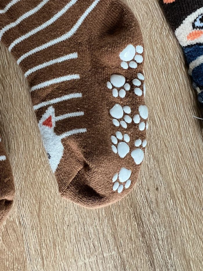 Lot 2 paires chaussettes bouclette antidérapantes T 19-22 - photo numéro 2