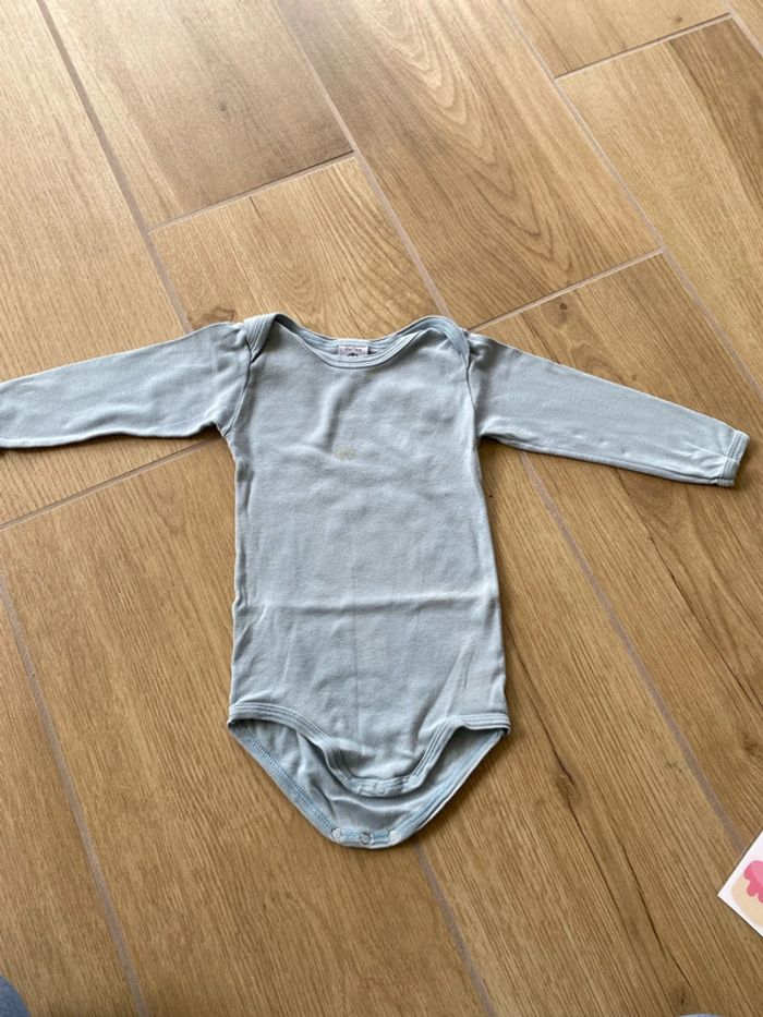 Lot 5 body 12 mois petit bateau - photo numéro 6