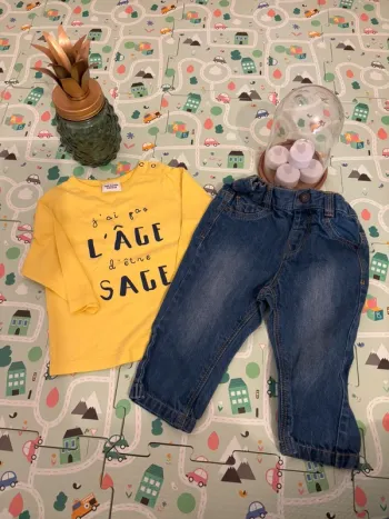 Ensemble t shirt tape à l’œil et pantalon Kiabi 12 mois