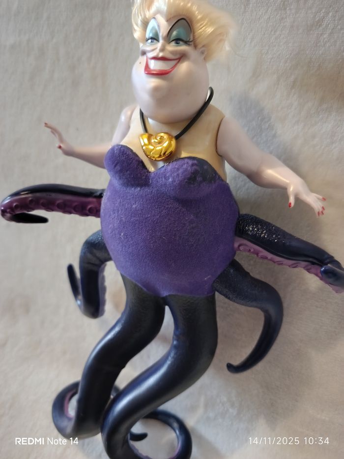 A saisir, poupée " Ursula" , de Disney " la petite sirène" ( bien tout lire svp) - photo numéro 4