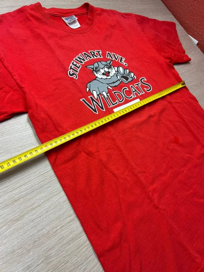 T-shirt Vintage Stewart Ave. Wildcats Mascotte Rouge – Gildan Taille M - photo numéro 6