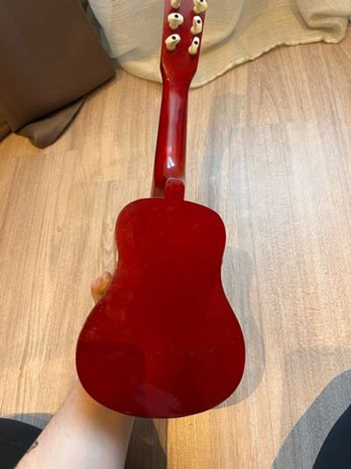 Petite guitare - photo numéro 2