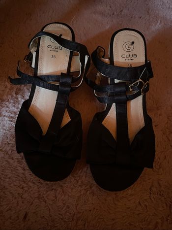 Nues pieds talon compensées