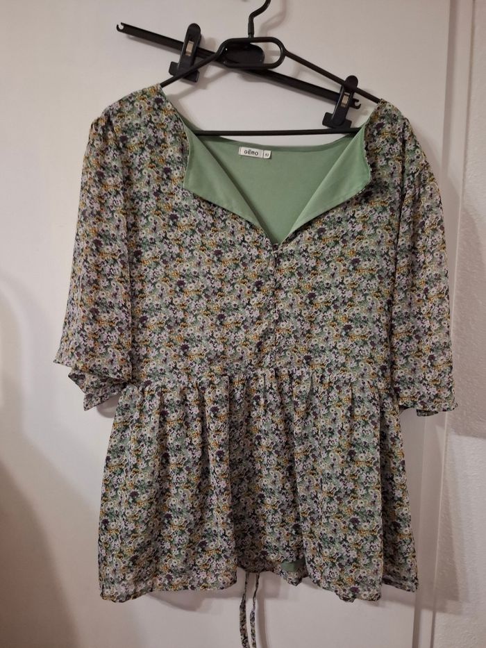 Blouse fleuri taille 52 en très bon état(détail dans l'annonce) - photo numéro 2