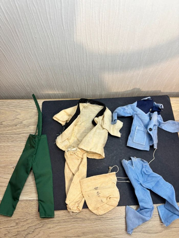 Lot vêtements accessoires pour figurine Mattel Big Jim