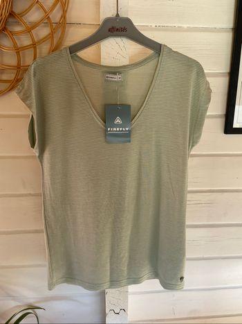 T.shirt manches courtes col V rayé