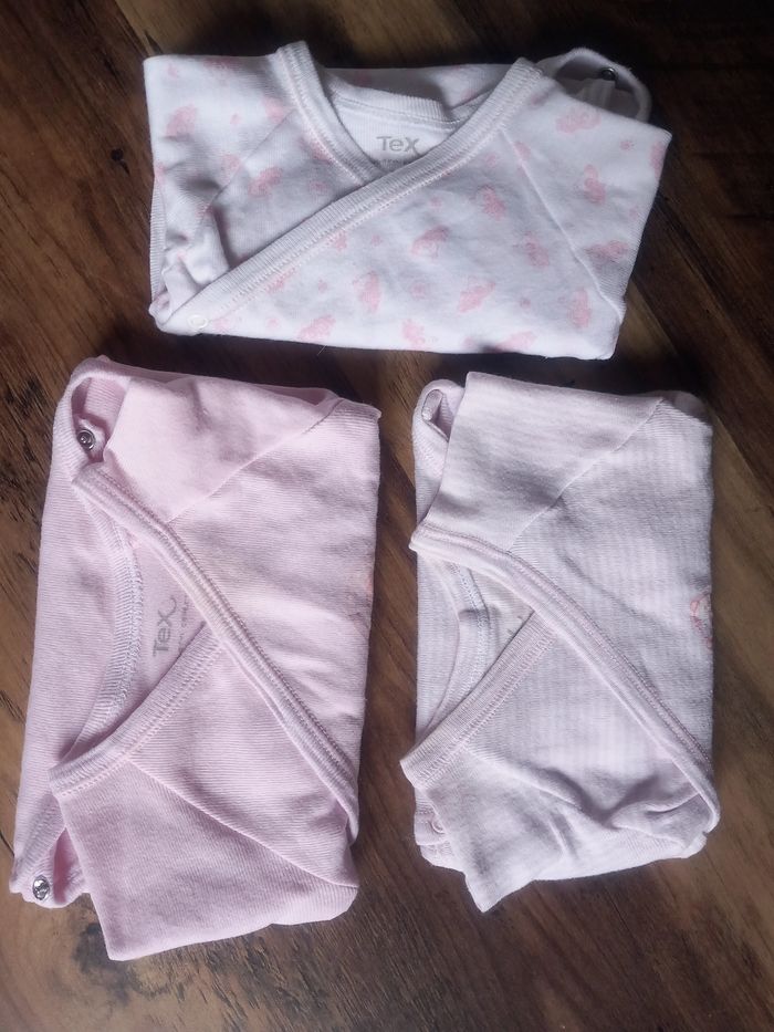 Lot bodys 1 mois - photo numéro 2