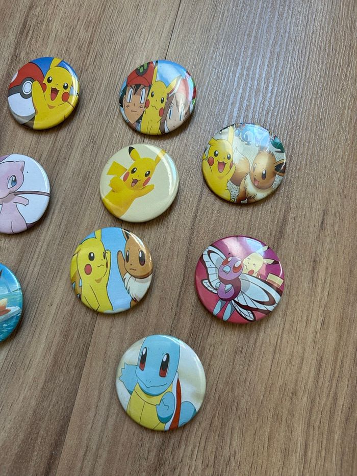 Lot de Badges Pokémon Faits Main Pikachu, Évoli, Mew & Co - photo numéro 3