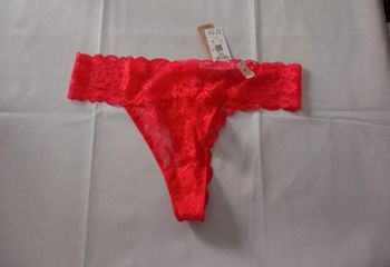 String rouge neuf taille 42