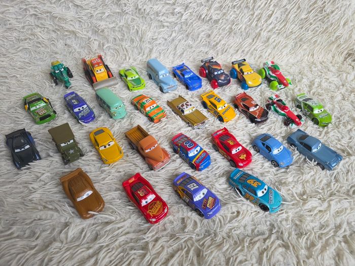 Voiture disney cars - 8 cm environ - lot de 29 voiture disneyland paris - photo numéro 2