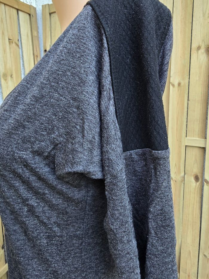 Tee-shirt très bon état 🍒naf naf🍒taille 34 voir 36 - photo numéro 4