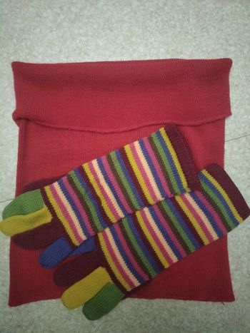 Cache cou et gants