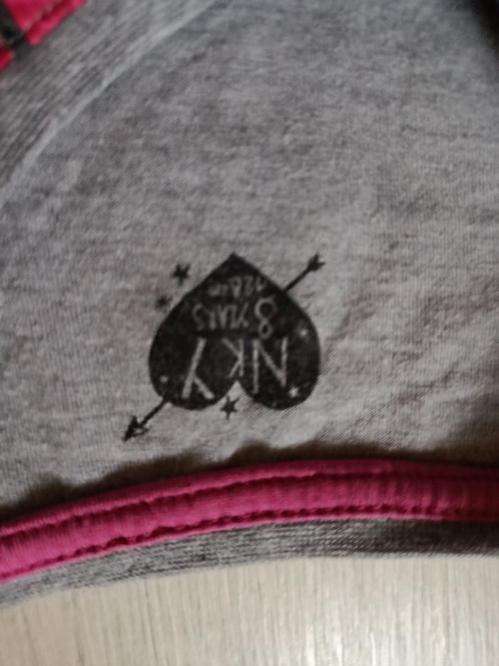 Tee-shirt manches longues marque NKY taille 8 ans - photo numéro 3