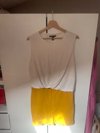 Robe banche et moutarde Mango L