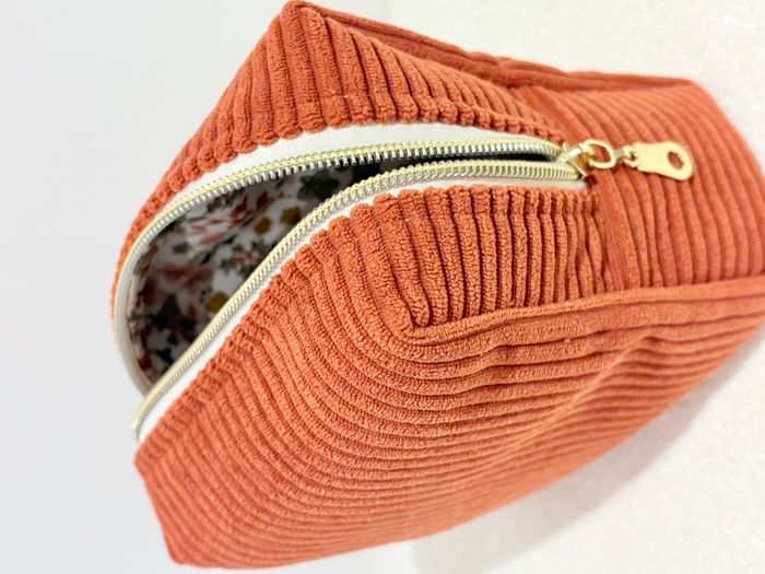 Trousse de toilette couleur Ocre doublure fleurie - photo numéro 3