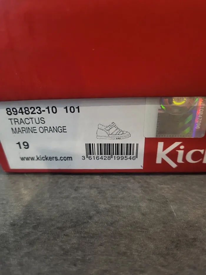 Chaussures garçon Kickers neuve - photo numéro 4