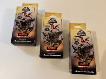 3 paquets cartes Jurassic World - Panini. _5 Pochettes + 2 Cartes édition limitée