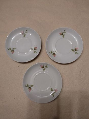 3 sous tasses motif Rose 