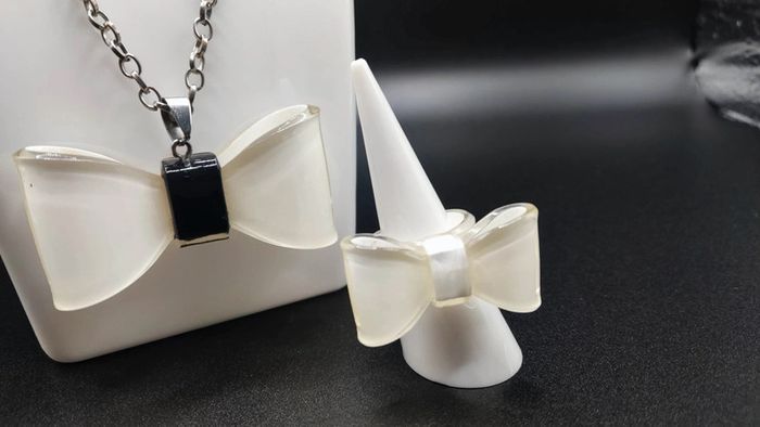 Bijoux fantaisie collier pendentif et bague noeud - photo numéro 2