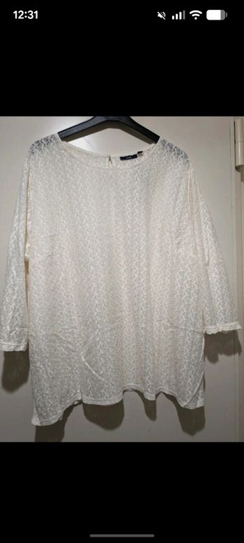 Magnifique blouse Kiabi en dentelle blanc écru. Taille 54/56