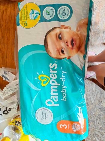 Couches Pampers baby dry taille 3