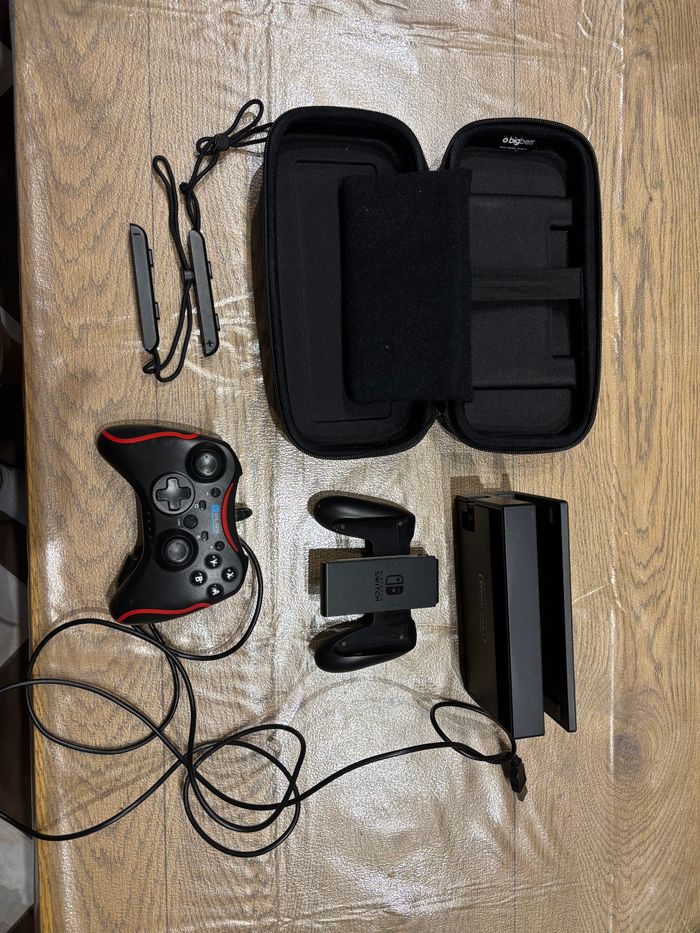 Switch avec 7 jeux et accessoires - photo numéro 2