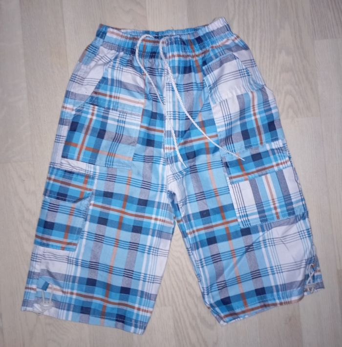 Bermuda léger à carreaux bleus
T. 8 ans