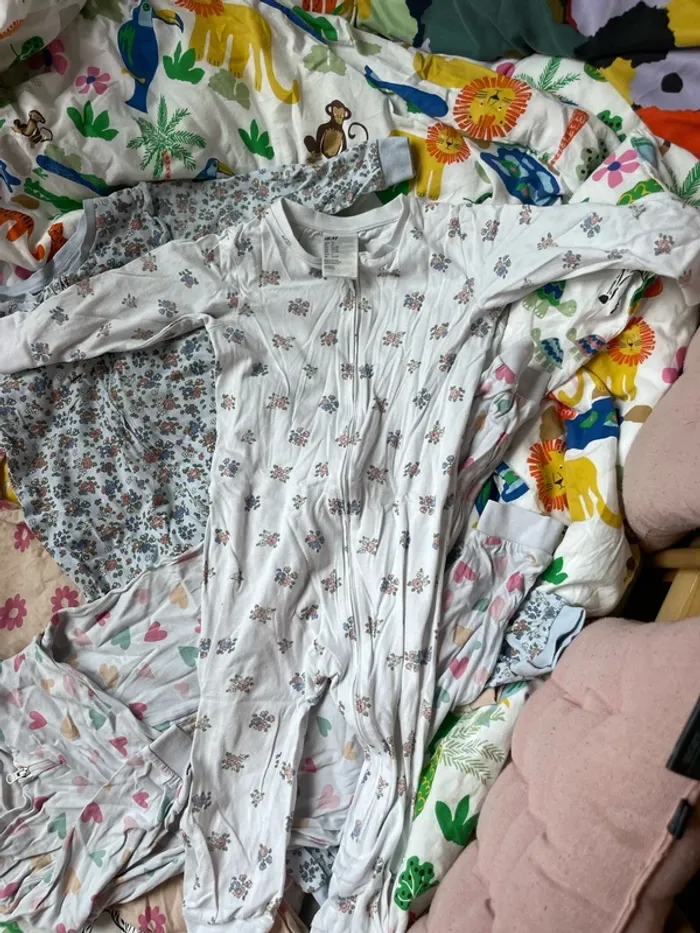 Lot de 4 pyjamas - photo numéro 2