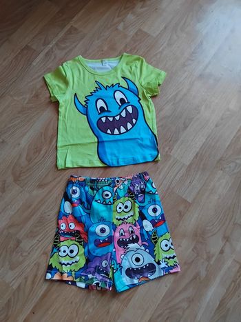 Ensemble shorts neuf taille 2/3ans