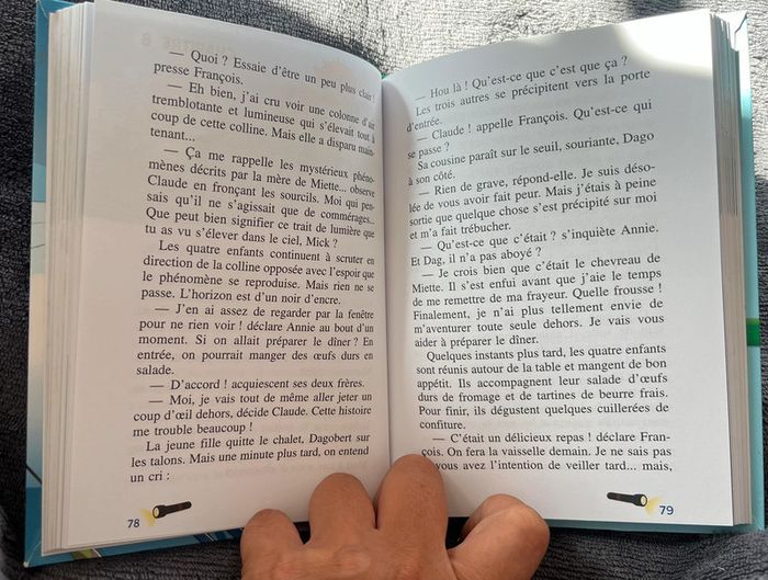 Livre le club des cinq aux sports d’hiver excellent état - photo numéro 3