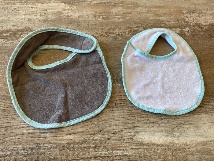 Deux bavoirs bébé maternité - photo numéro 2