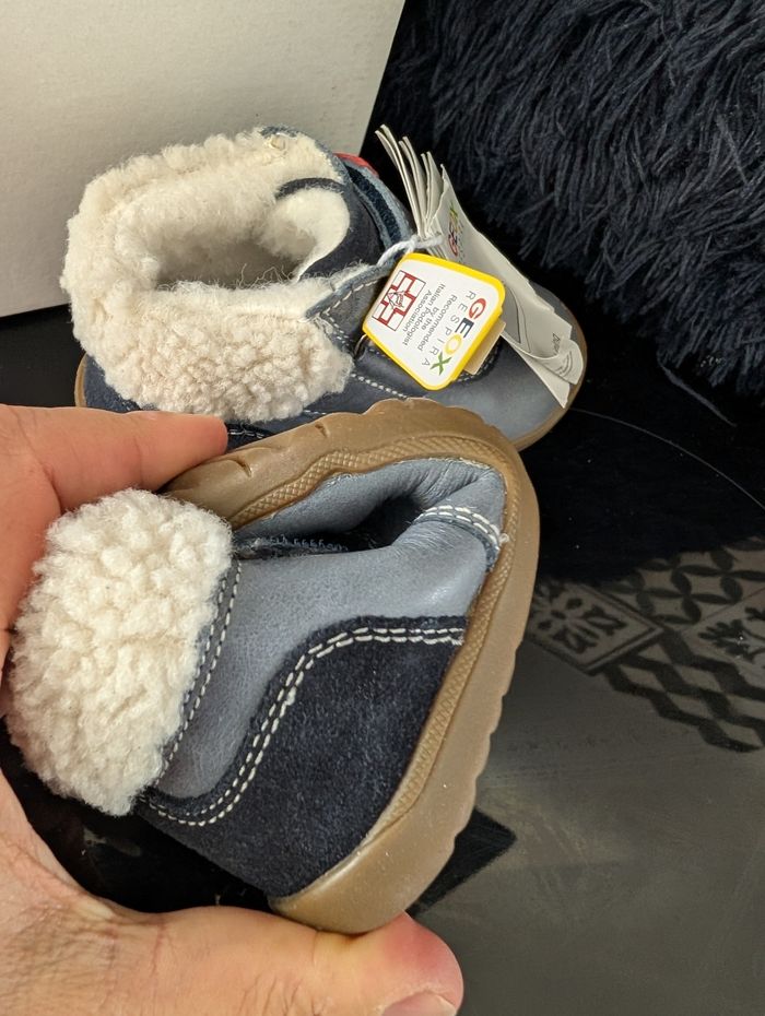 Chaussures d'hiver garçon. En cuir et autre cuir. Chaudes. Taille 21. Neuf. Geox - photo numéro 7