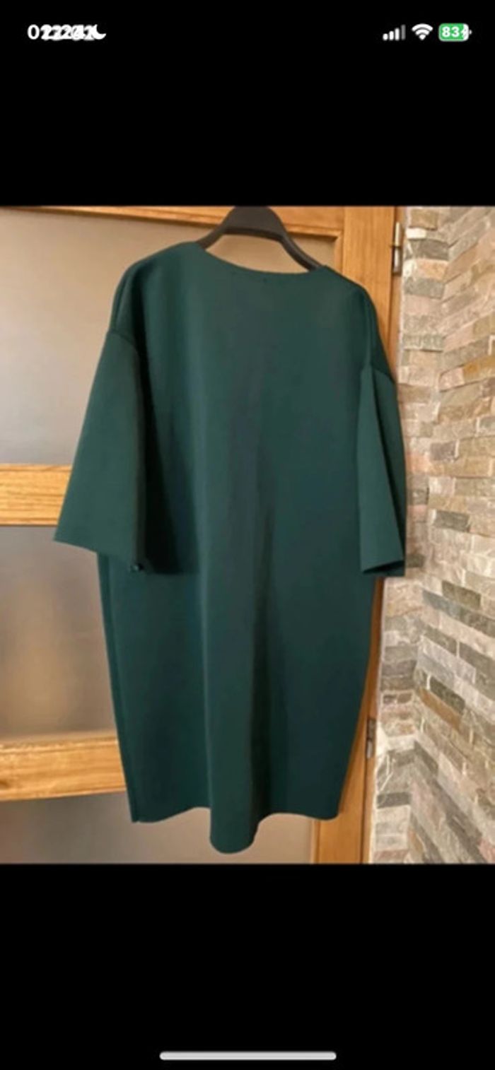 Robe verte Zara, taille M. Couleur sapin - photo numéro 2