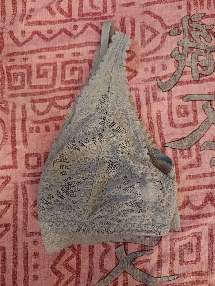 Soutien gorge vert a dentelle - photo numéro 3