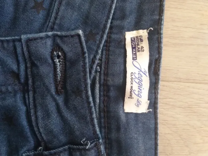 Jeans etoiles - photo numéro 3