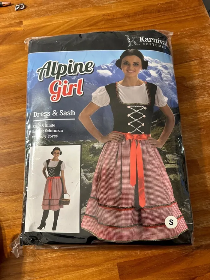 Costume alpine girl